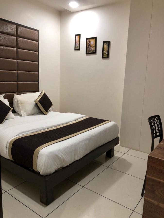 Hotel Circle Inn Ahmedabad Exterior photo