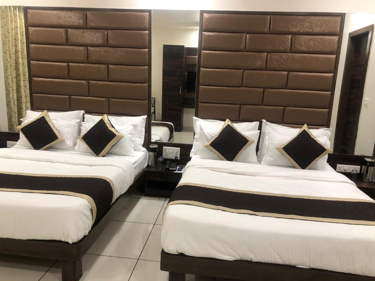Hotel Circle Inn Ahmedabad Exterior photo