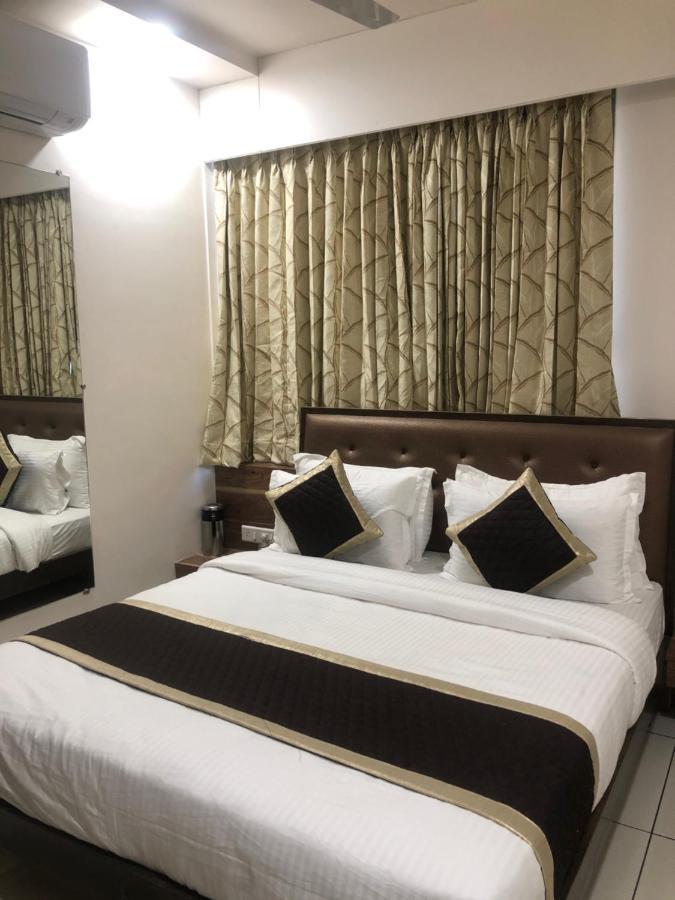 Hotel Circle Inn Ahmedabad Exterior photo